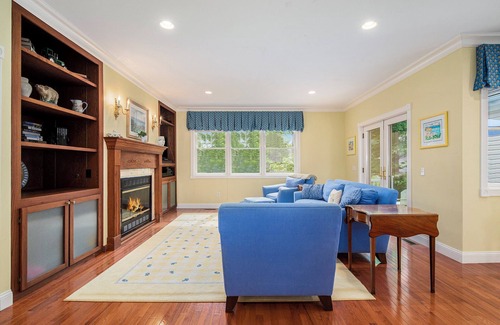 Harbor Springs Casa | Downtown! Short walk to dining and lake!