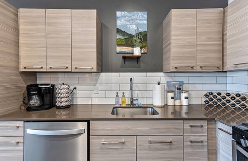 Downtown Salt Lake City Apartamento | Downtown SLC, City View Apartment/ hottub / Pool / Free Wifi / Workspace/ garage