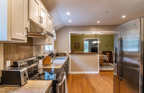 Southern Pines Casa | Downtown So. Pines - sleeps 8, walk to town.
