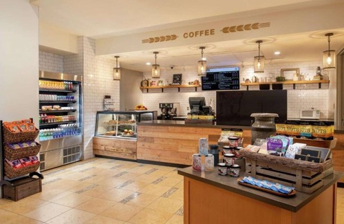 Downtown Vancouver Casa | Downtown stay next to park, near the river!!