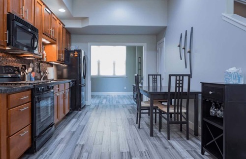 Riverside Casa | Downtown Tempe Escape, Comm. Pool, Walk to ASU