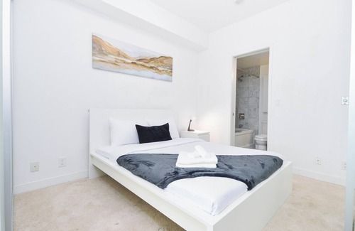 Central Waterfront Casa | Downtown Toronto near Scotiabank arena,CN Tower