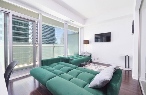 Central Waterfront Casa | Downtown Toronto near Scotiabank arena,CN Tower