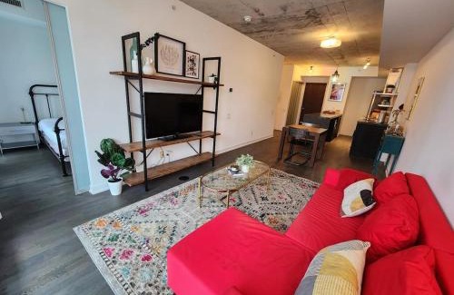 Fashion District Apartamento | Downtown Toronto Spacious Spa Haven and Park