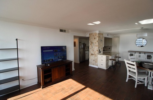 Downtown Tulsa Apartamento | Downtown Tulsa 2 Bed Highrise Apartment, Covered Parking, Gym, Convenience Store