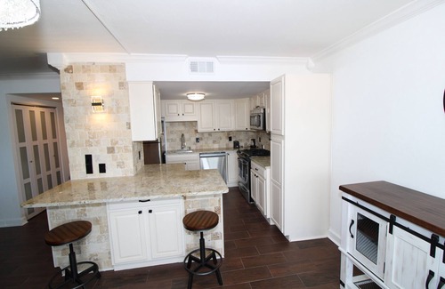 Downtown Tulsa Apartamento | Downtown Tulsa 2 Bed Highrise Apartment, Covered Parking, Gym, Convenience Store