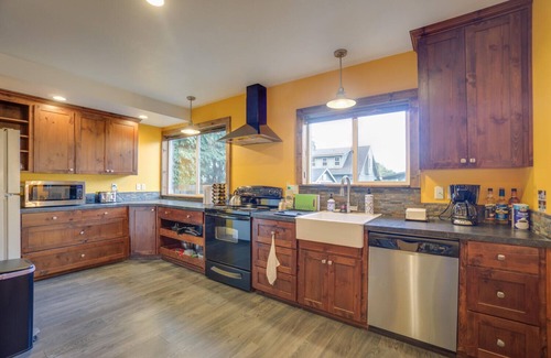 Hough Casa | DOWNTOWN Vancouver Bungalow. Near PDX & Downtown Portland. Vintage Charm!