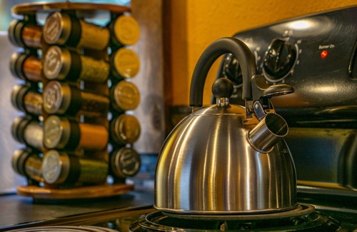 Hough Casa | DOWNTOWN Vancouver Bungalow. Near PDX & Downtown Portland. Vintage Charm!