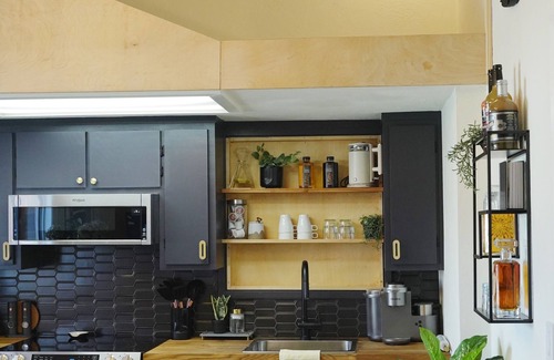 Vacaville Casa | Downtown Vaulted Luxe Haus-near Napa. Walk Downtown. Pet-Friendly!