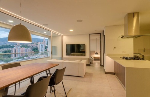 Castropol Apartamento | Downtown View 2BR at Poblado King Beds AC Pool