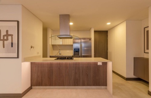 Castropol Apartamento | Downtown View 2BR at Poblado King Beds AC Pool