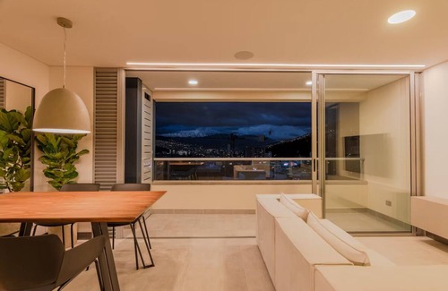 Castropol Apartamento | Downtown View 2BR at Poblado King Beds AC Pool