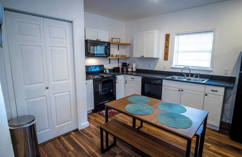 Nevada Street Apartamento | Downtown View Cozy 2br/1ba Home Sleeps 8