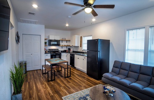 Nevada Street Apartamento | Downtown View Cozy 2br/1ba Home Sleeps 8