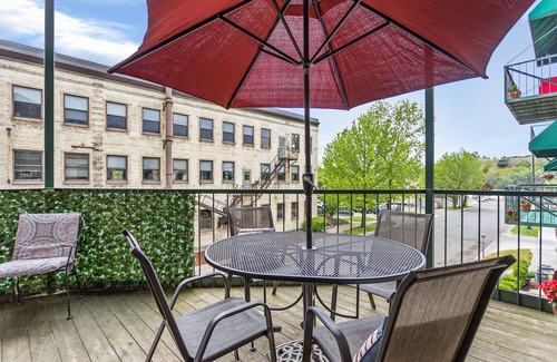 Grand Haven Condominio | DOWNTOWN WATER VIEW PRIVATE BALCONY! 2 bedroom 1 bath w/ large jacuzzi tub
