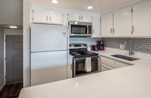 Sandpoint Condominio | Downtown Waterfront Condo with Pool