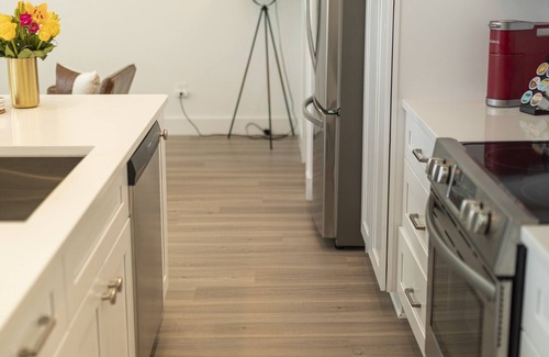 Woodstock Casa | Downtown Woodstock - Open Concept and Natural light- Metro Atlanta Townhome