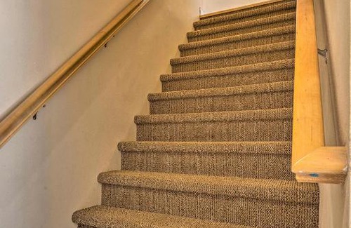 Yankton Apartamento | Downtown Yankton Apartment with Patio and River View!