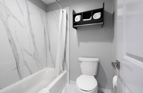 Midtown Hotel | Downtowner Inns - Houston Downtown