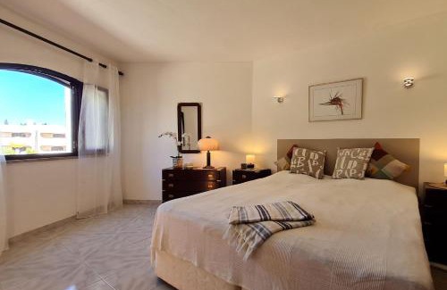 Vale de Covo Apartamento | Dowtown Carvoeiro 1BDR Apart W view by LovelyStay