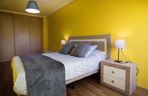 Sarria Apartamento | dpCristal Ático Vistas al Camino