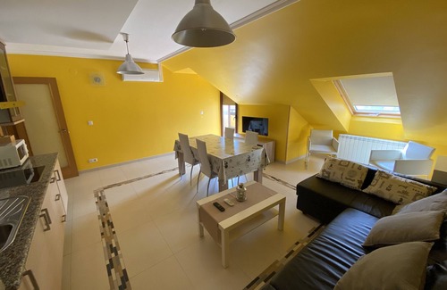Sarria Apartamento | dpCristal Ático Vistas al Camino