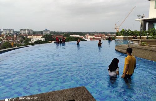 Kampung Telaga Nibong Apartamento | DPerdana -Dinies pool,wifi, centre of Kota Bharu, 4-5 pax