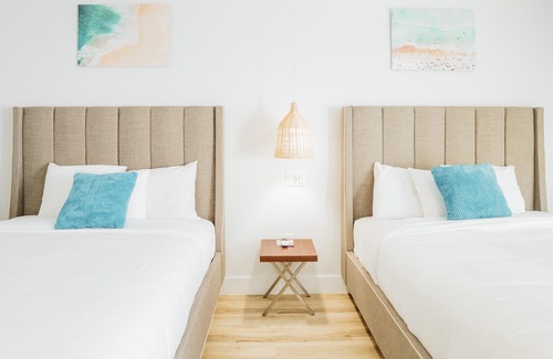 Belmont Shore Hotel | DQQ - Deluxe Double Room, 2 Queen Beds, Non Smoking