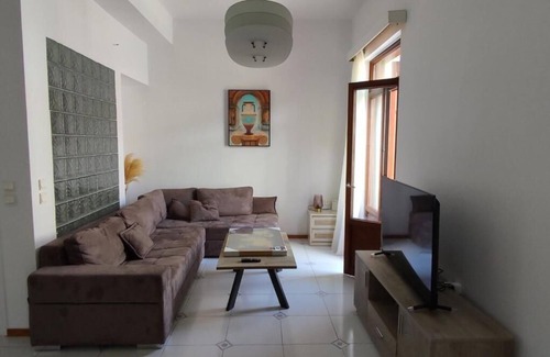 Gefira Mpania Apartamento | Dr. J. Spon Apartment