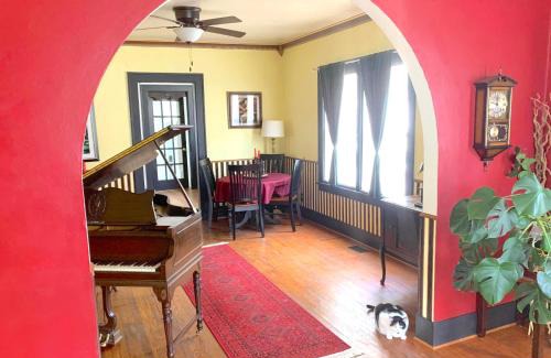 Lafayette Casa | Dr. Yaple's Art Deco House