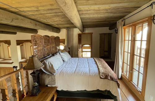 Los Ranchos de Albuquerque Cama Y Desayuno | Dragonfly Chapel @ SantuaRio Grande - Private Luxury Casa