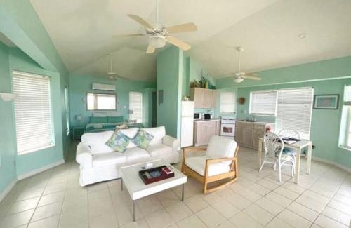 Conch Bar Casa | Dragon Cay Resort Mudjin Harbour