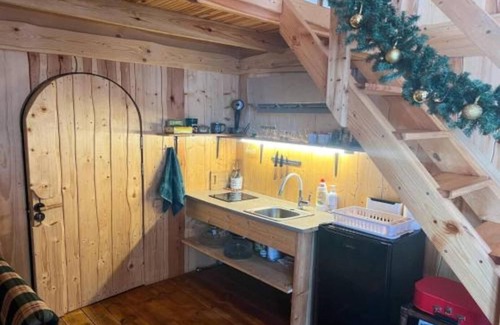 Pedvale Cabina | Dragon house in the tree. Sauna/Hot tube.