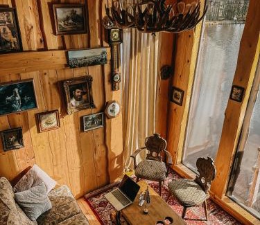 Pedvale Casa | Dragon house in the tree! Jacuzzi, Sauna ,Cinema,Heated