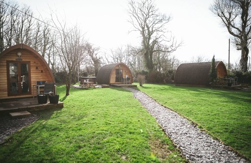 Dwyran Cabina | Dragon's Den Glamping Retreat