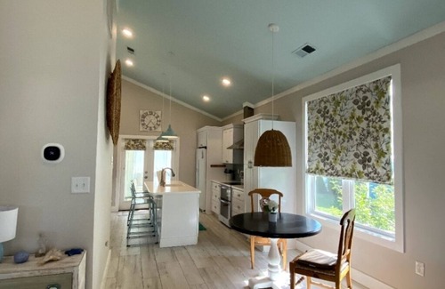 Shallotte Cabaña | Dragonfly Cottage at the coast in Shallotte, NC.