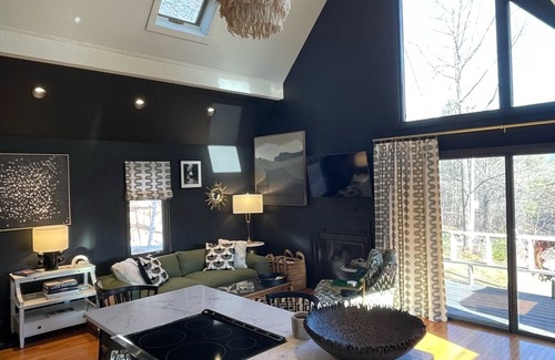 Manchester Center Cabina | Dragonfly Cottage -Luxurious Mountain View A-Frame -quiet street close to town.