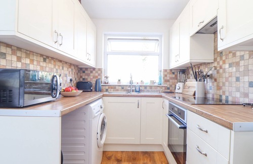 St. Stephen Cabaña | DRAGONFLY COTTAGE, pet friendly, with a garden in St Stephen