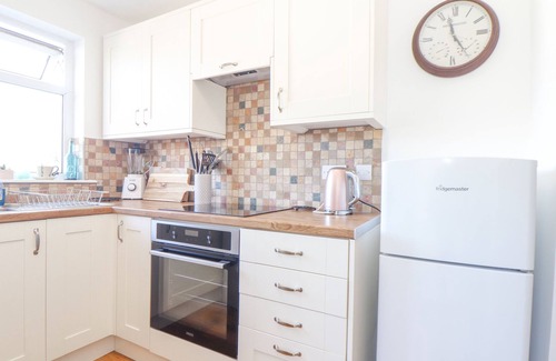 St. Stephen Cabaña | DRAGONFLY COTTAGE, pet friendly, with a garden in St Stephen
