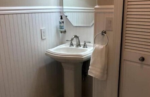 Gainesville Casa | Dragonfly cove-2 bedroom private apartment on lake