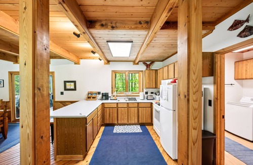Gills Rock Cabaña | Dragonfly Dell Cottage Enchanting 2-bedroom cottage in Ellison Bay