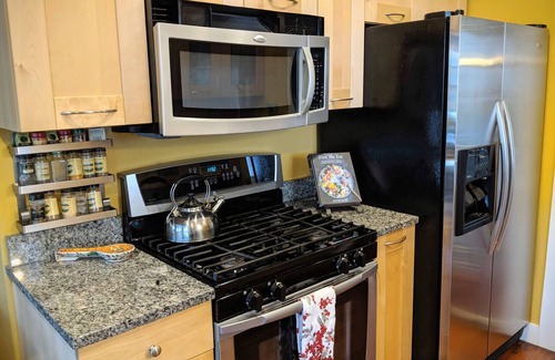 Kenton Casa | Dragonfly House-One Bedroom Craftsman en Trendy Kenton