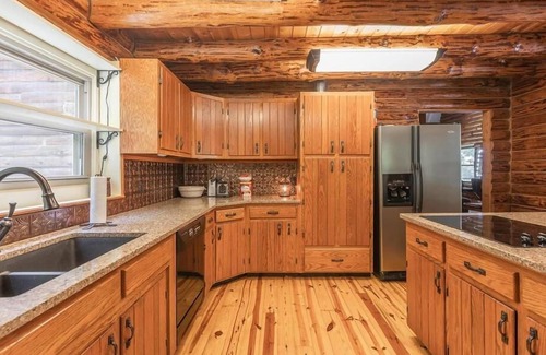 Camden County Cama Y Desayuno | Dragonfly Meadows Log Cabin