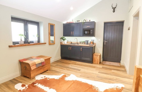 East Cowton Cabaña | DRAGONSTONE LODGE, pet friendly in East Cowton