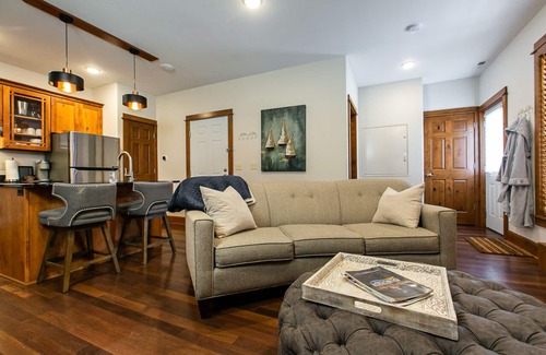 Dubuque Apartamento | Drake House-The Loft: 2 habitaciones ideales para familias grandes o grupos