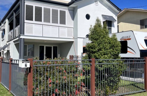 Golden Beach Casa | Drakes Hideaway - Pet friendly 3 bedroom unit on the ground floor