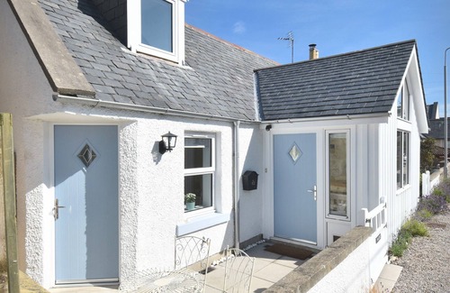 Findhorn Cabaña | Dram Cottage, Findhorn Bay - sleeps 6 guests in 3 bedrooms
