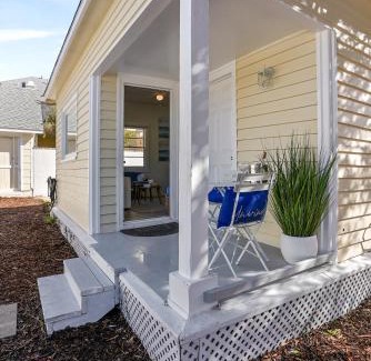 Village of La Jolla Casa | Draper Bungalow By CoastVH - Charming 1940