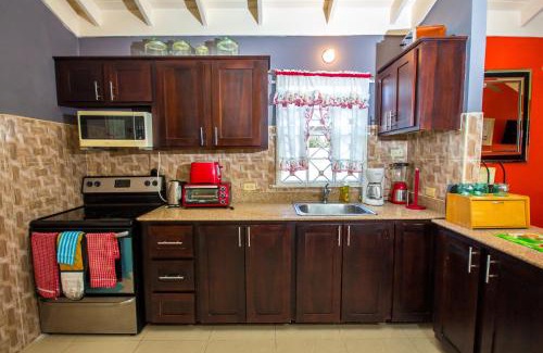 St. Ann's Bay Casa | Drax Hall 2 Bed Villa Getaway 24hrs security