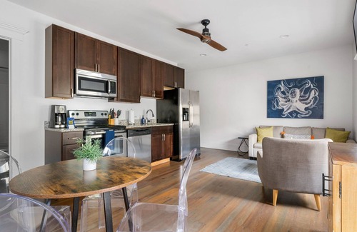 Downtown Charleston Apartamento | Drayton Suite | In the Heart of King Street!